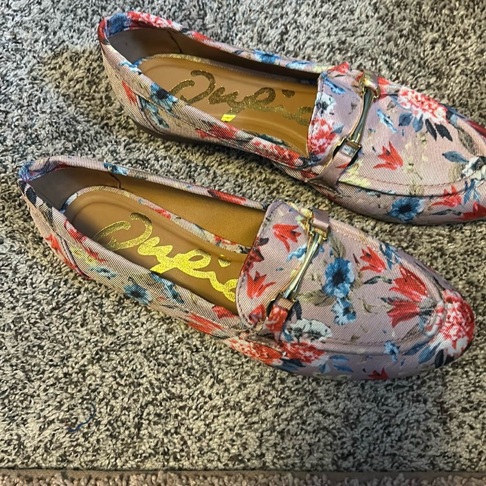 Multicolor light pink floral loafers